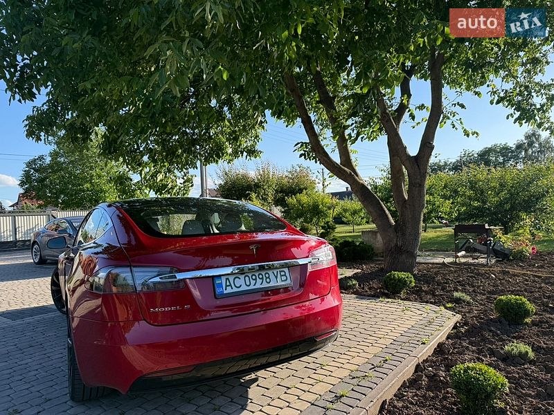 Лифтбек Tesla Model S 2016 в Луцке