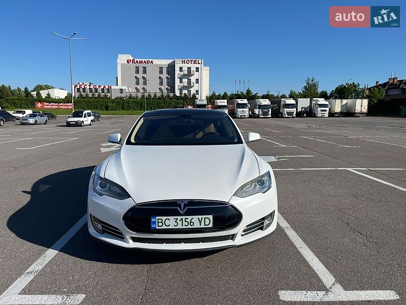 Лифтбек Tesla Model S 2013 в Суховоле