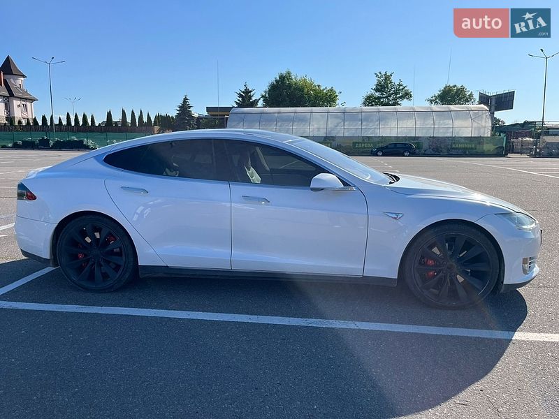 Лифтбек Tesla Model S 2013 в Суховоле