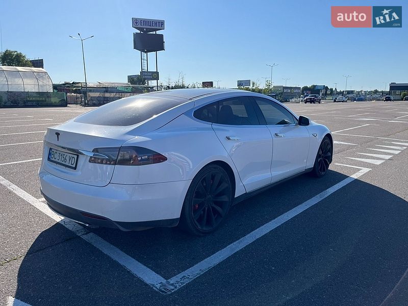 Лифтбек Tesla Model S 2013 в Суховоле