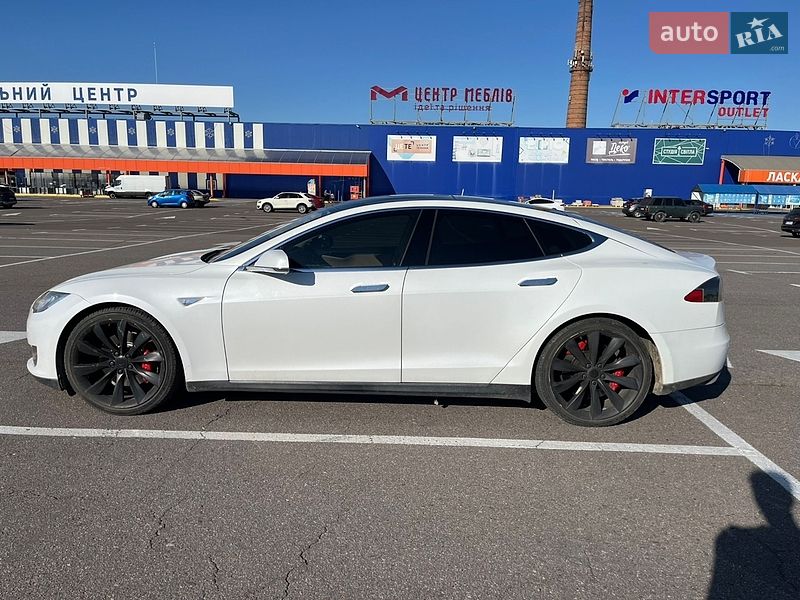 Лифтбек Tesla Model S 2013 в Суховоле