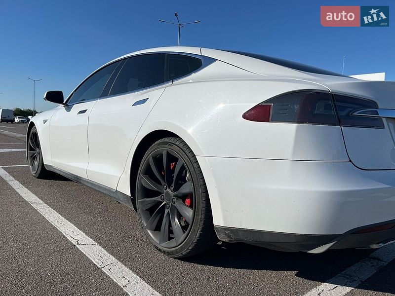 Лифтбек Tesla Model S 2013 в Суховоле