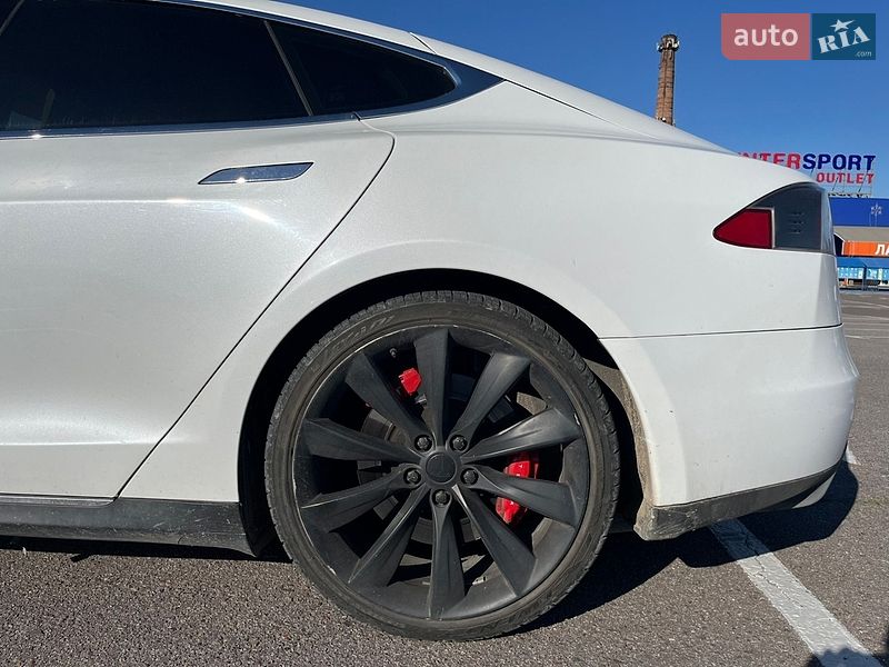 Лифтбек Tesla Model S 2013 в Суховоле