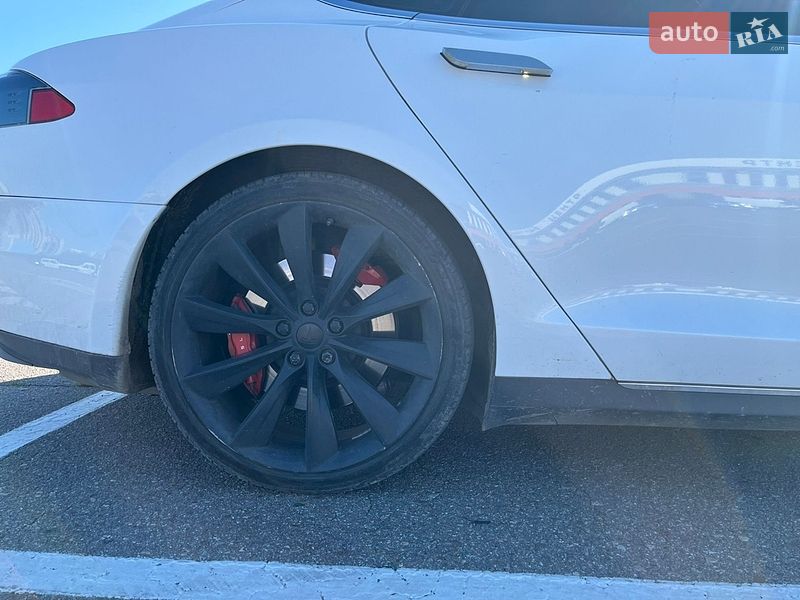 Лифтбек Tesla Model S 2013 в Суховоле