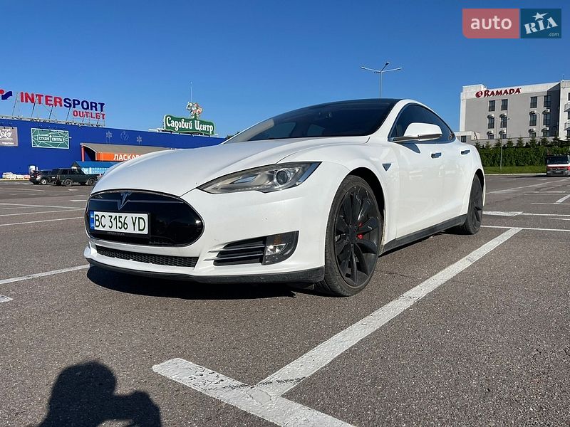Лифтбек Tesla Model S 2013 в Суховоле