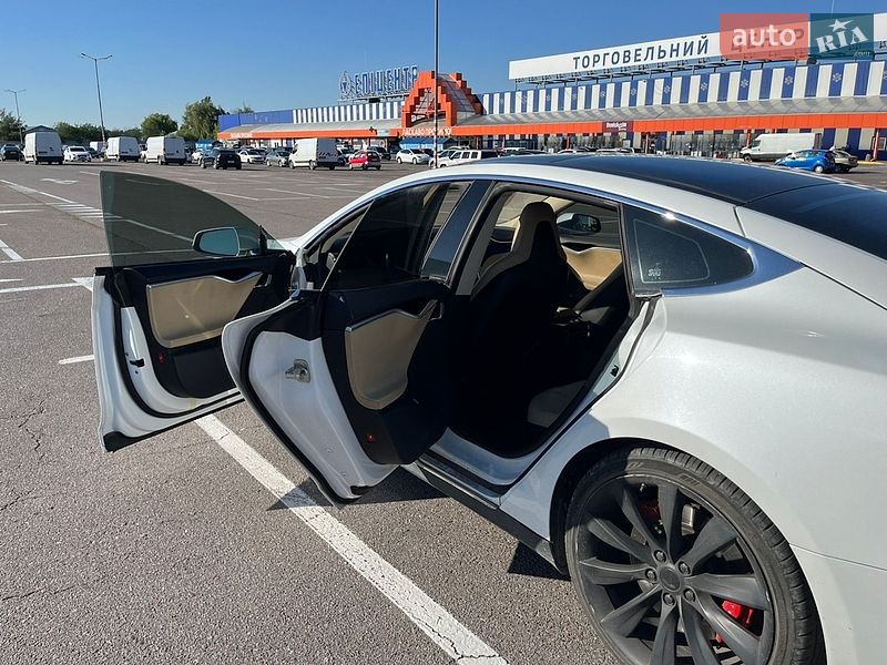 Лифтбек Tesla Model S 2013 в Суховоле