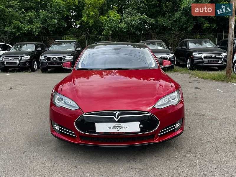 Лифтбек Tesla Model S 2014 в Луцке