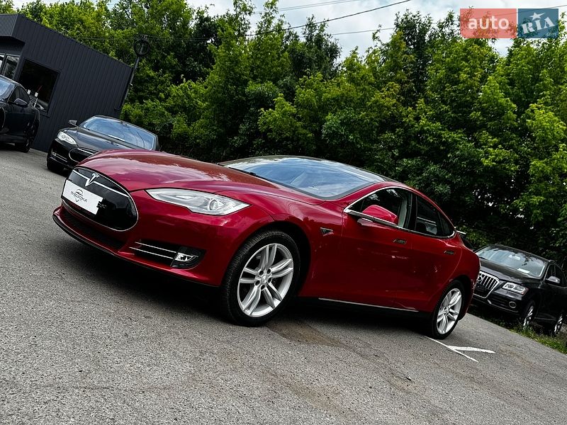 Лифтбек Tesla Model S 2014 в Луцке