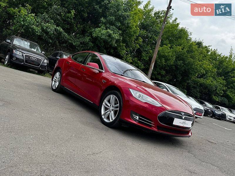 Лифтбек Tesla Model S 2014 в Луцке