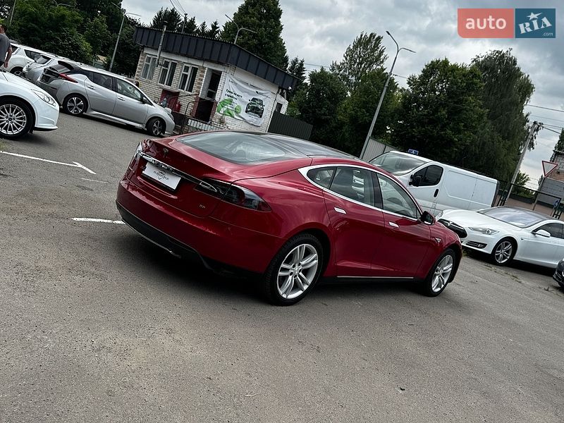 Лифтбек Tesla Model S 2014 в Луцке
