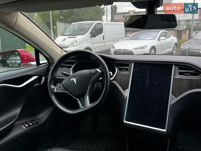 Лифтбек Tesla Model S 2014 в Луцке