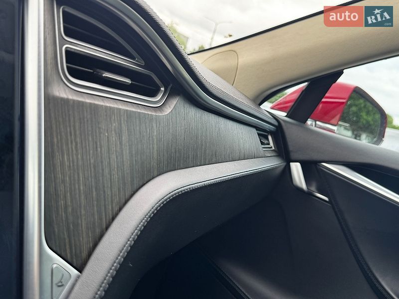 Лифтбек Tesla Model S 2014 в Луцке