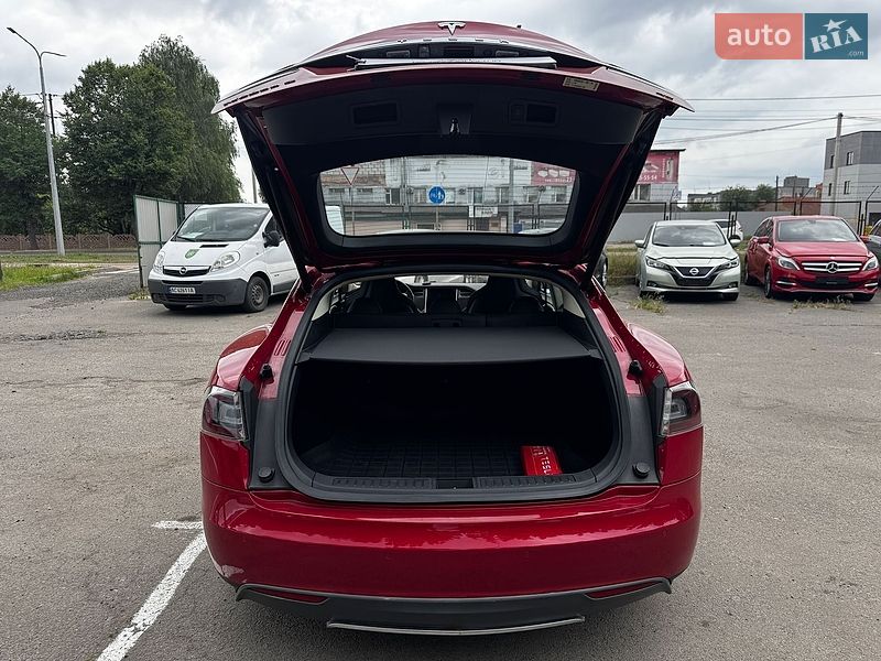 Лифтбек Tesla Model S 2014 в Луцке