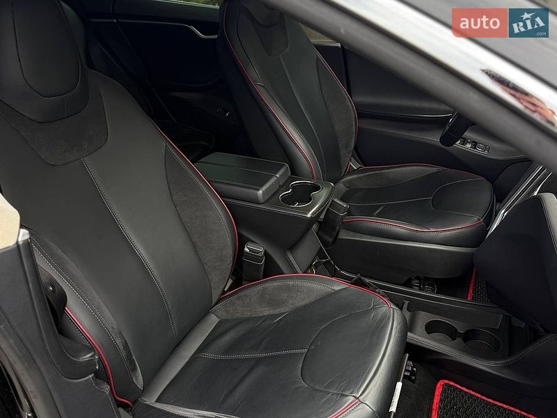 Ліфтбек Tesla Model S 2013 в Чернівцях фото 10 Ліфтбек Tesla Model S 2013 в Чернівцях