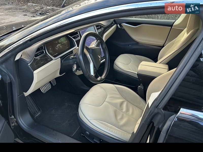 Лифтбек Tesla Model S 2013 в Киеве фото 3 Лифтбек Tesla Model S 2013 в Киеве