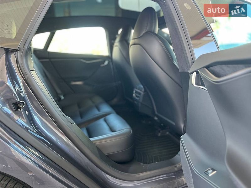 Ліфтбек Tesla Model S 2020 в Одесі