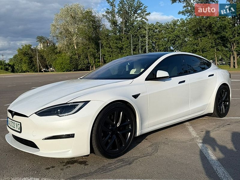 Лифтбек Tesla Model S 2023 в Киеве