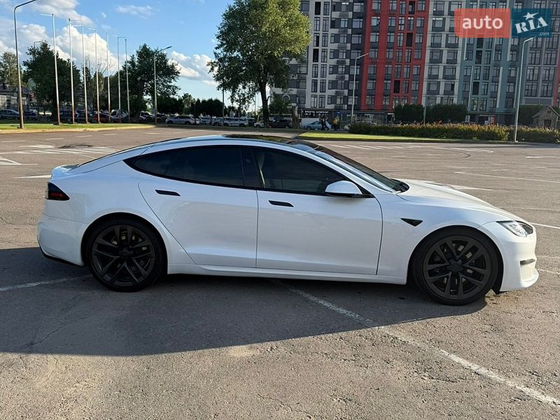 Лифтбек Tesla Model S 2023 в Киеве