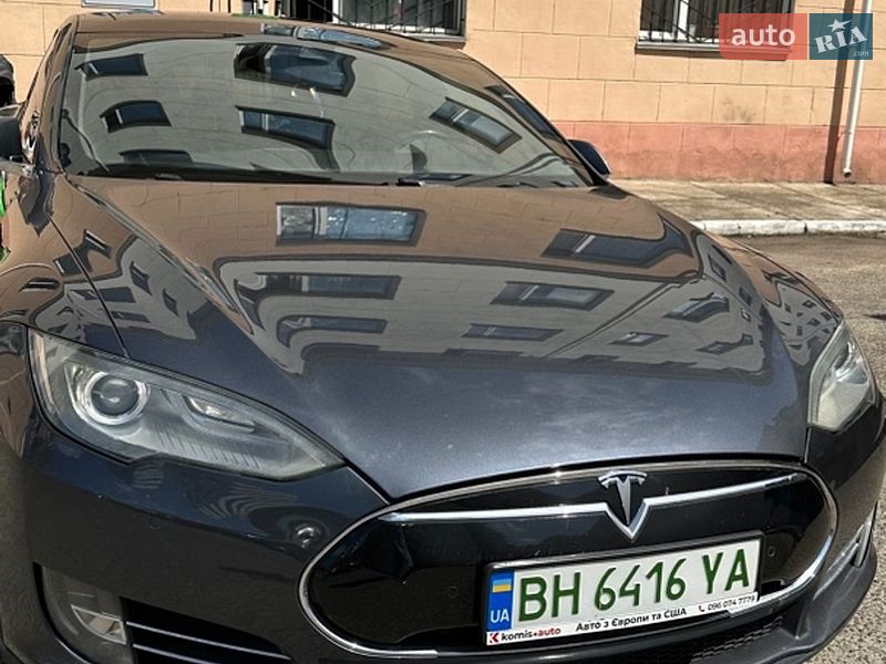 Tesla Model S 2014
