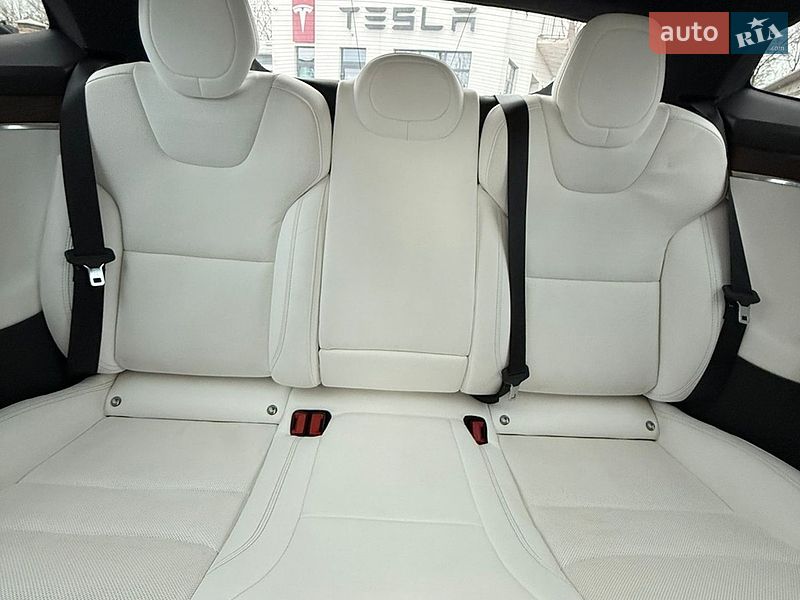 Лифтбек Tesla Model S 2021 в Виннице
