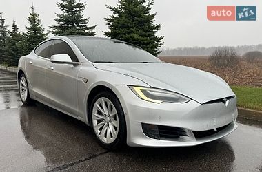 Лифтбек Tesla Model S 2016 в Киеве
