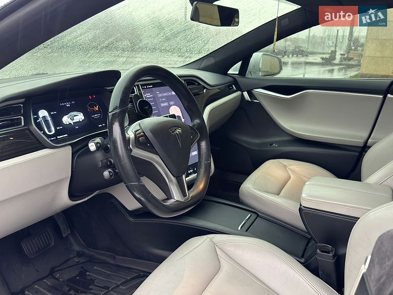 Лифтбек Tesla Model S 2016 в Киеве