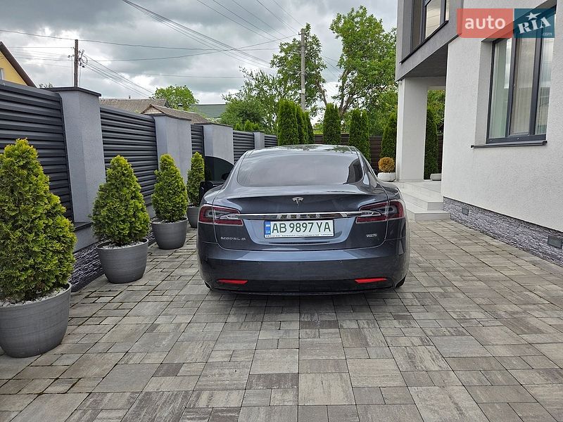 Лифтбек Tesla Model S 2018 в Виннице
