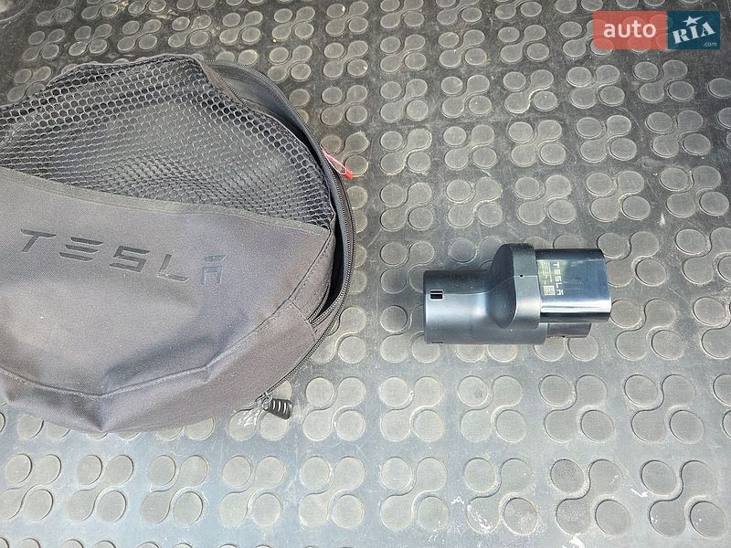 Лифтбек Tesla Model S 2018 в Виннице