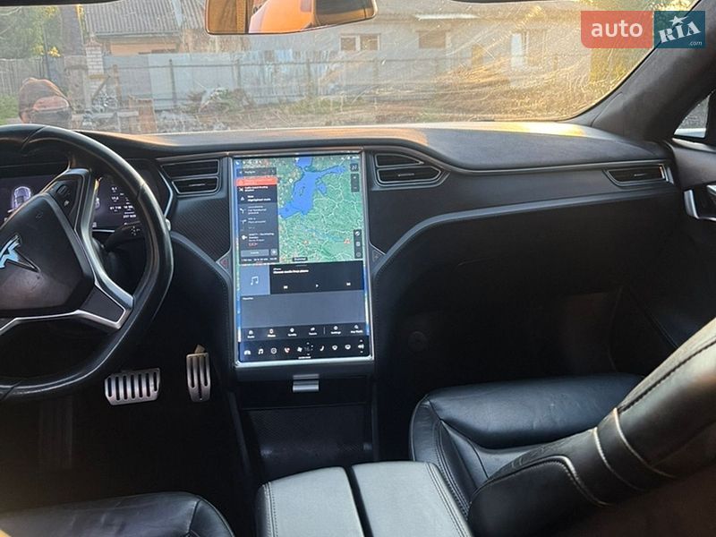 Лифтбек Tesla Model S 2015 в Житомире