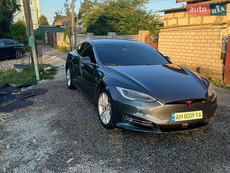 Tesla Model S 2015