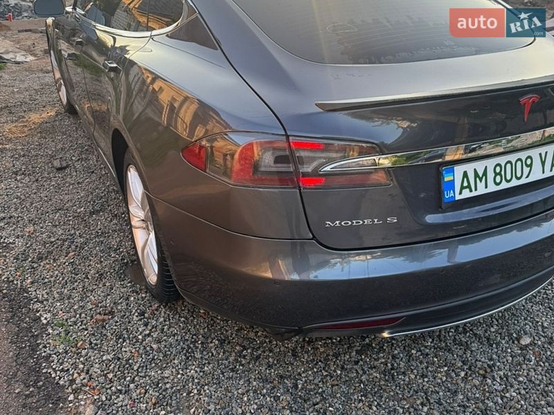 Лифтбек Tesla Model S 2015 в Житомире