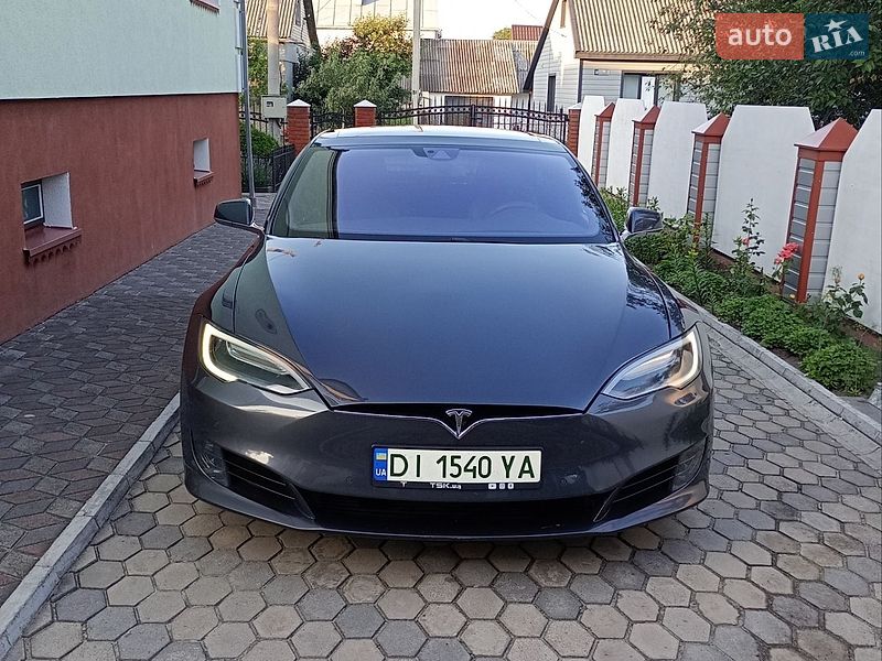 Ліфтбек Tesla Model S 2016 в Костопілі