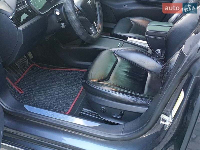 Ліфтбек Tesla Model S 2016 в Костопілі