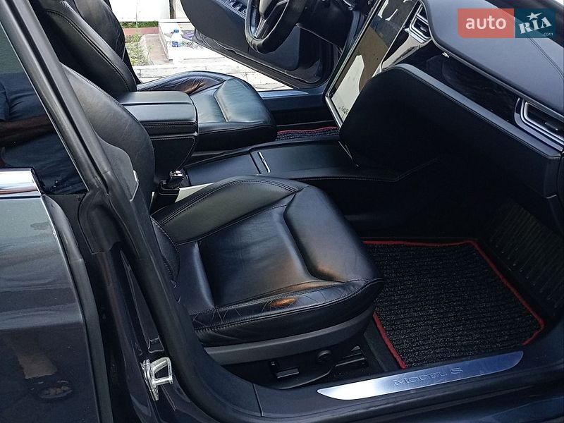 Ліфтбек Tesla Model S 2016 в Костопілі