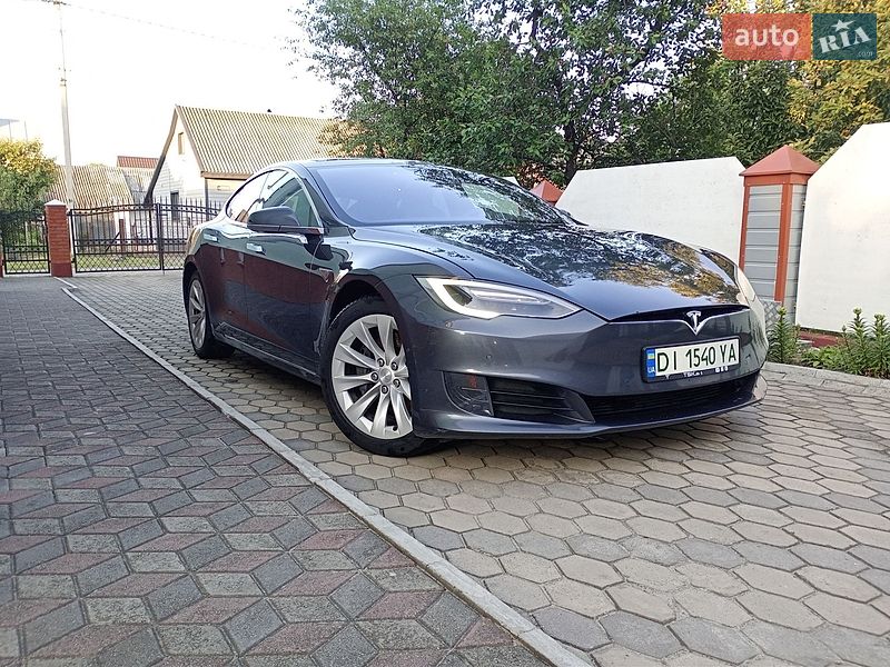 Ліфтбек Tesla Model S 2016 в Костопілі