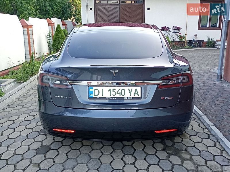 Ліфтбек Tesla Model S 2016 в Костопілі
