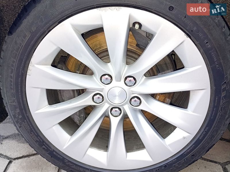 Ліфтбек Tesla Model S 2016 в Костопілі