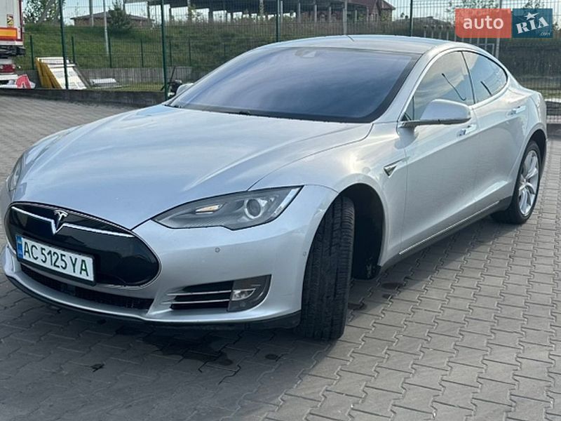 Tesla Model S 2015