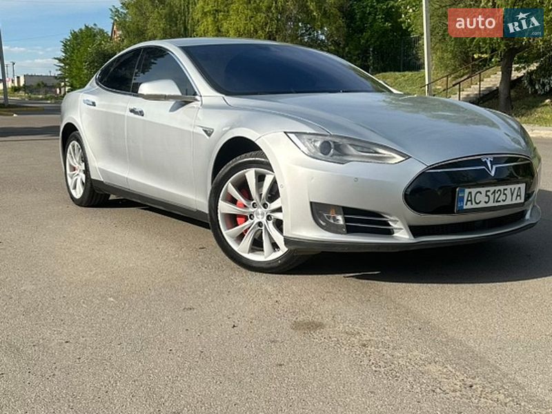 Лифтбек Tesla Model S 2015 в Луцке