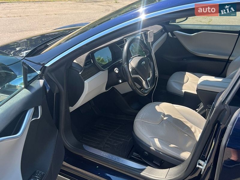 Ліфтбек Tesla Model S 2015 в Миколаєві