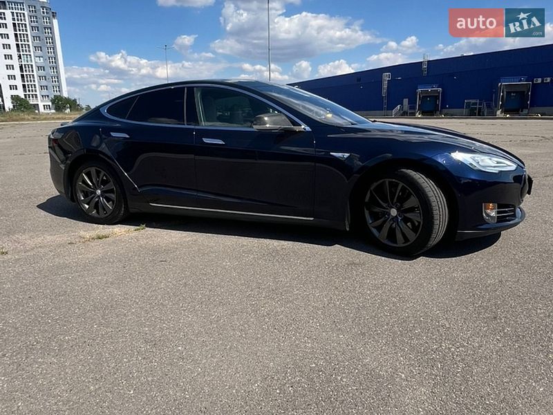 Ліфтбек Tesla Model S 2015 в Миколаєві