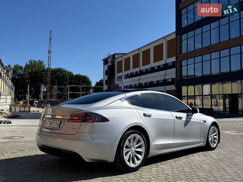 Ліфтбек Tesla Model S 2016 в Коломиї
