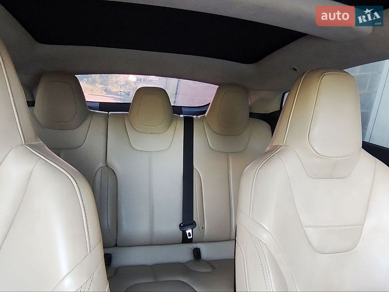 Ліфтбек Tesla Model S 2016 в Черкасах фото 11 Ліфтбек Tesla Model S 2016 в Черкасах