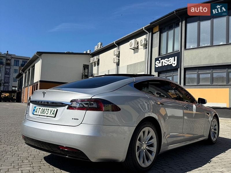 Ліфтбек Tesla Model S 2016 в Коломиї
