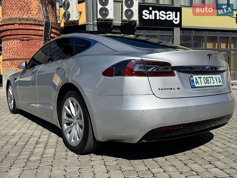 Ліфтбек Tesla Model S 2016 в Коломиї