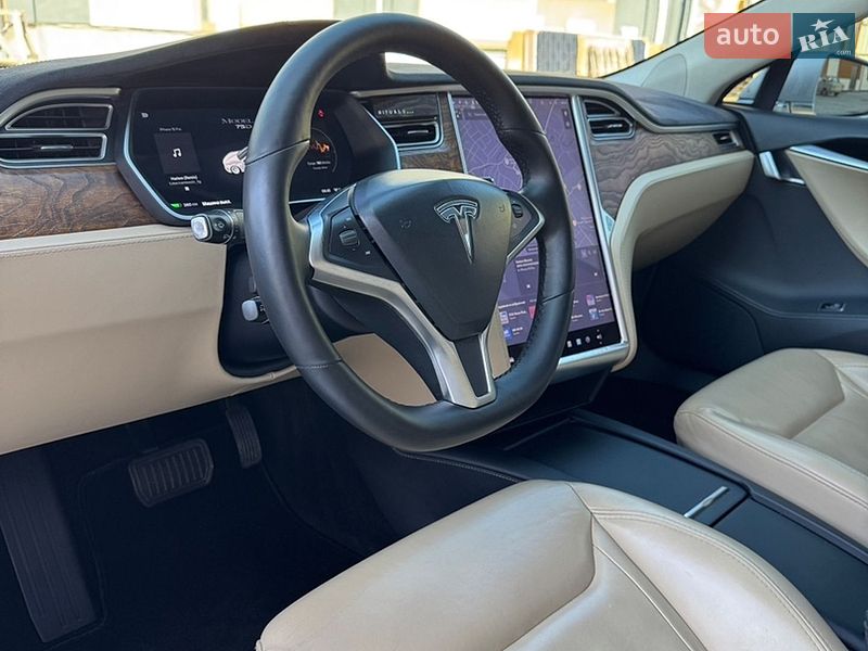 Ліфтбек Tesla Model S 2016 в Коломиї