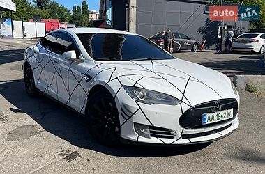 Лифтбек Tesla Model S 2015 в Киеве