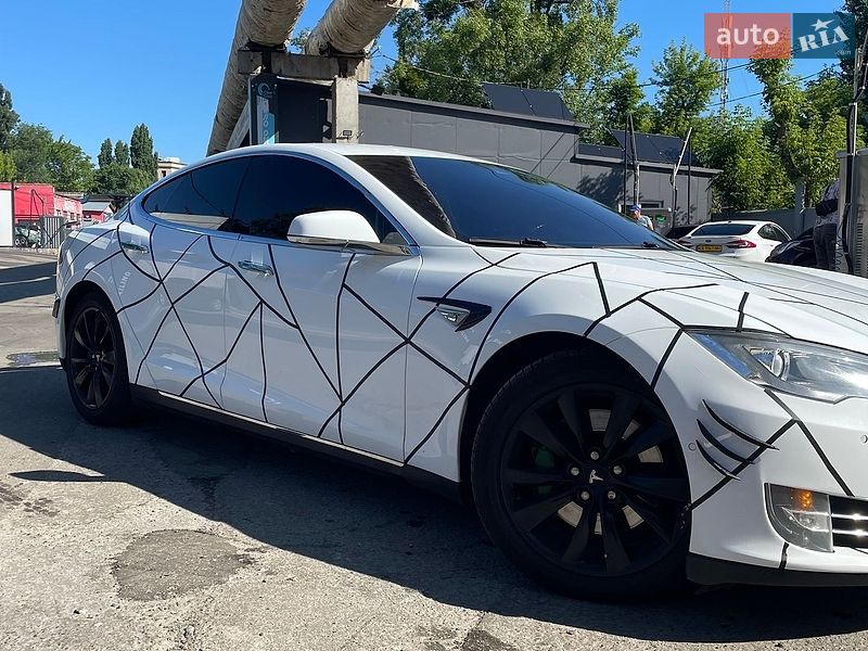 Tesla Model S 2015