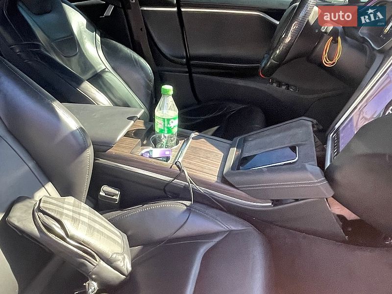 Лифтбек Tesla Model S 2015 в Киеве
