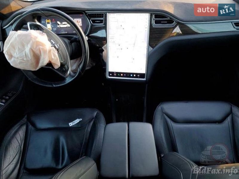 Лифтбек Tesla Model S 2015 в Киеве